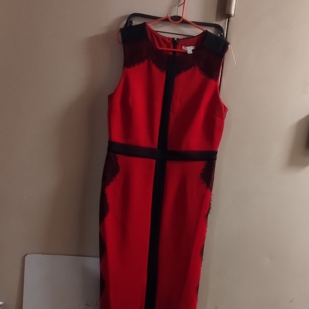 Elegant Red and Black Sleeveless Dress